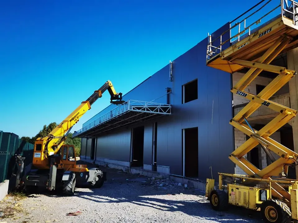 Industrial hall with a sandwich panel facade during finishing works